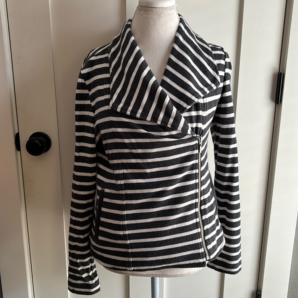 GAP Sweatshirt Jacket - Picture 2 of 7